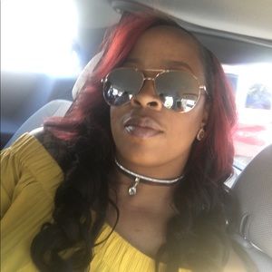 Meet your Posher, Raquel